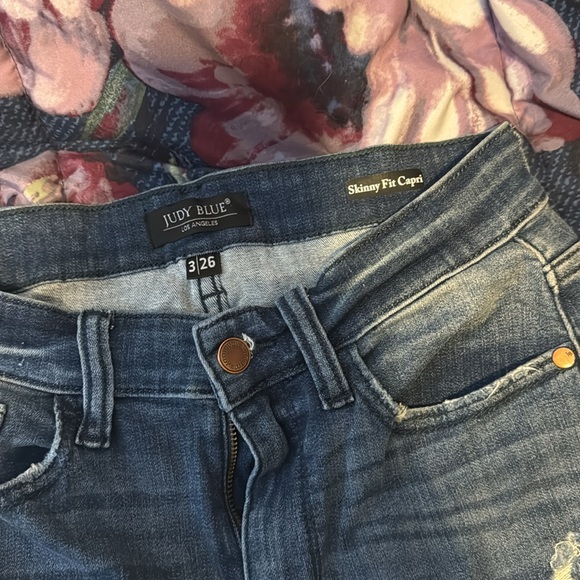 Judy Blue Skinny Fit Capri - Picture 2 of 3
